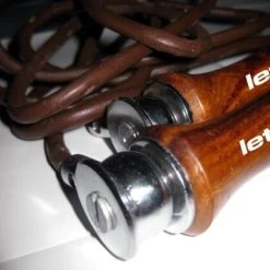 Let´s Jump 305 Leder Springseil Mit Cordura Bag Und Holz Gewichtsgriffen -Sport Ausrüstung Verkauf lets jump 305 leder springseil mit cordura bag und holz gewichtsgriffen10