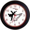 Wanduhr High Kick Karate Kämpfer